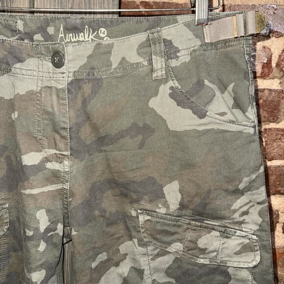 Airwalk Women’s Camo Pants Sz 14 Cargo Cinch Ankle 34x31 midrise EUC - Picture 3 of 9